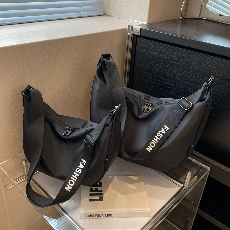 牛津布大容量包包女2023新款潮运动休闲斜挎包防水百搭月牙饺子包,箱包皮具/热销女包/男包,通用款女包,淘宝优惠券,粉丝福利购,淘宝优惠卷