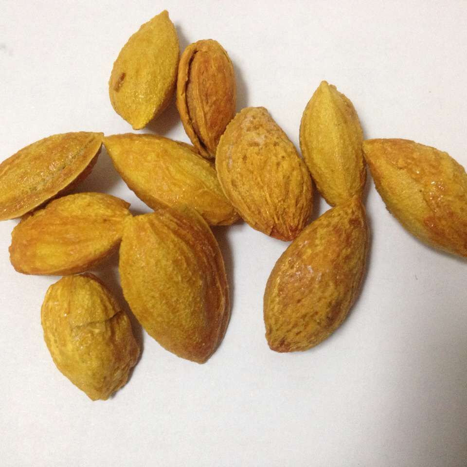 手剝新疆喀什巴旦木紙皮巴達木奶油杏仁零食干果250克包郵營養高