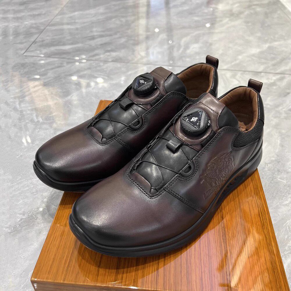 路卡迪龙四季牛皮旋钮扣防滑一脚蹬时尚男士休闲运动鞋 173225336