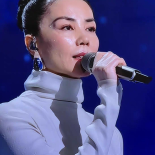 2026春晚王菲同款透明玻璃感耳钉水滴形显白耳环女设计感复古耳饰