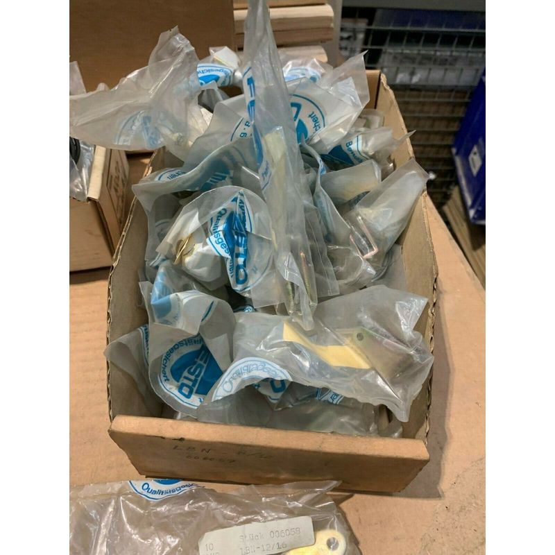 Old Stock New environ 30pc x FESTO 6058 chape de pied LBN-12