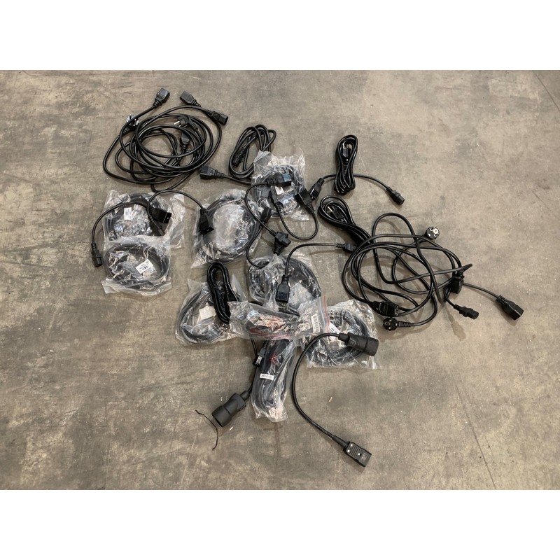 Lot environ 20 cable Rallonge d'alimentation C14 / C13 APC O
