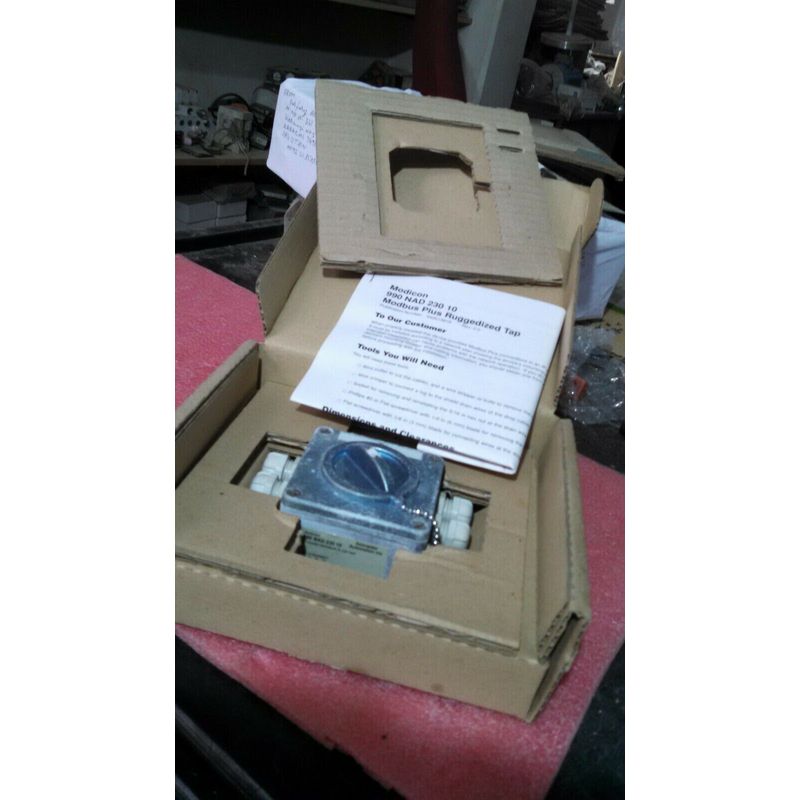 Schneider 990 NAD 230 10 Modbus Plus Tap 可编程式逻辑控制器