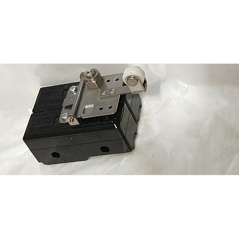 Yamatake Micro 6AS13-J 开关 2NO 2NC 10A 滚动传感器发射器控制