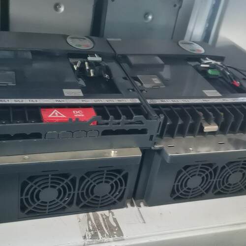 ATV212HD15N4 工业变频器 工控配件 少盖子无螺丝议价维修