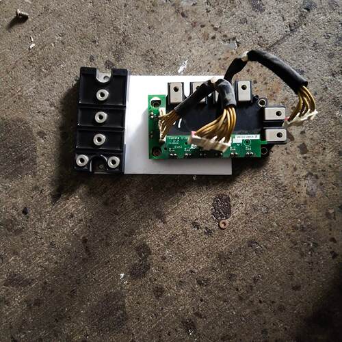 CM100RX A1000 变频器模块 22KW 安川工控配件议价维修