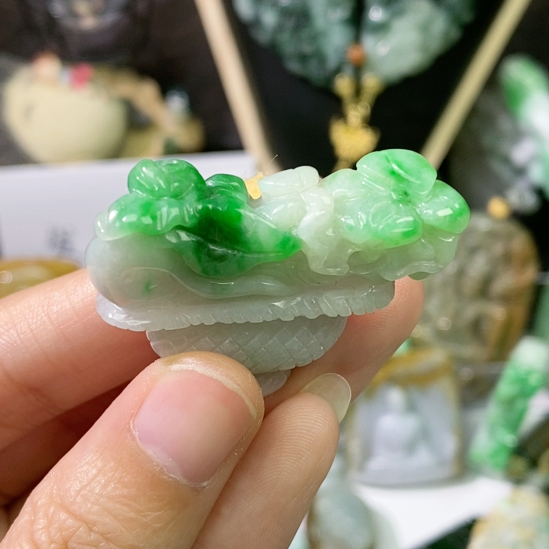 缅料a货翡翠飘绿一揽芳华