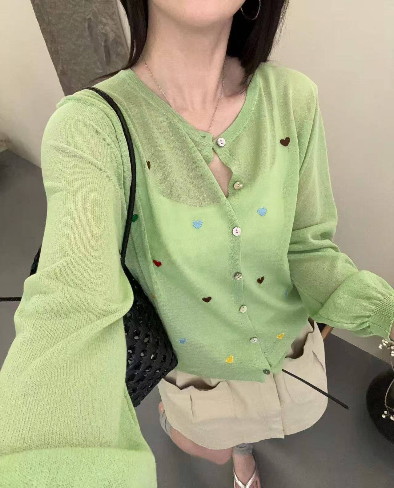 新款韩版宽松显瘦圆领刺绣爱心针毛针织衫