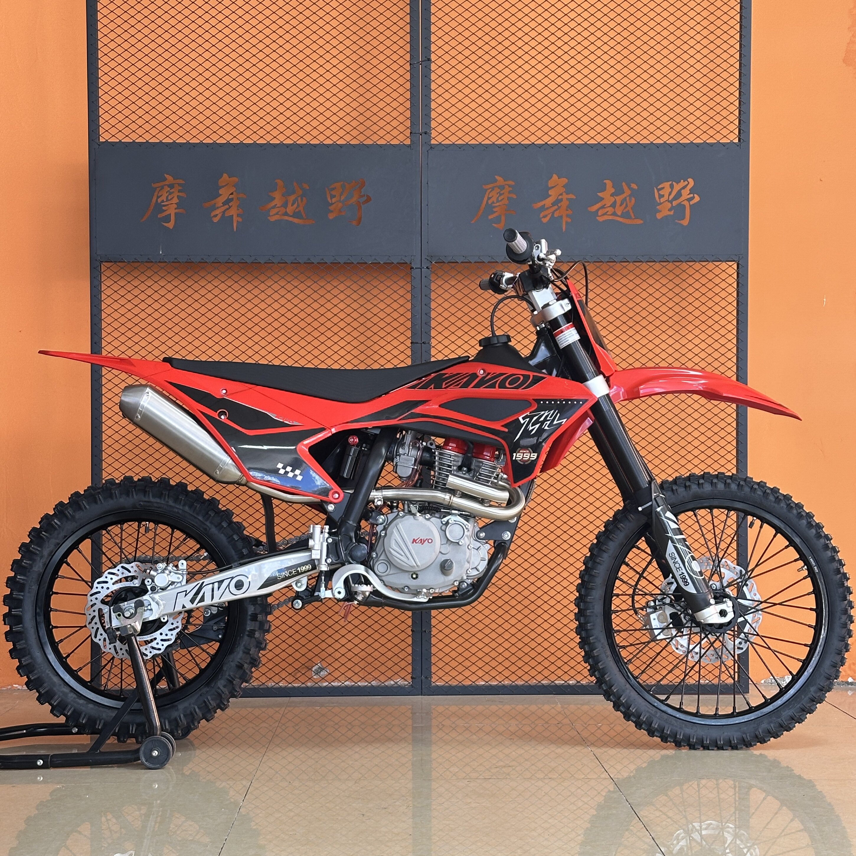 华洋T4L-300越野摩托车高赛高架风冷300CC隆鑫YB300H