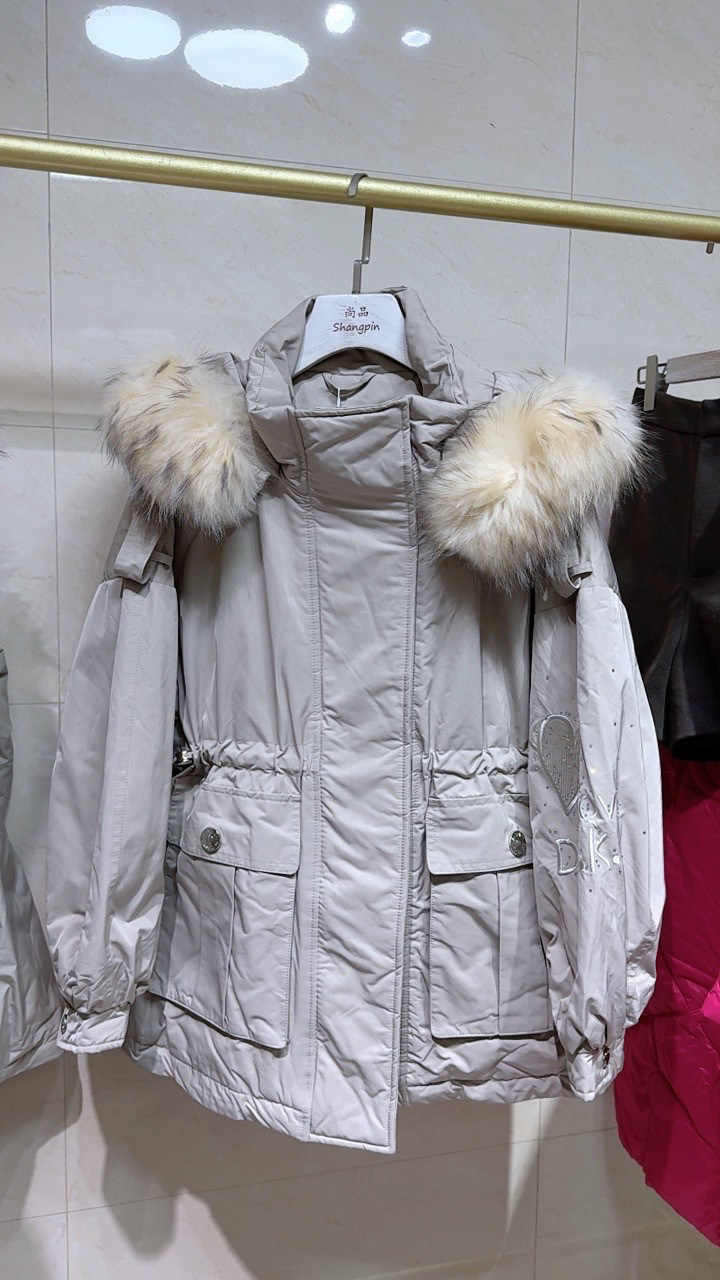 大毛领连帽派克羽绒服2024年冬季品牌折扣女装新款外套