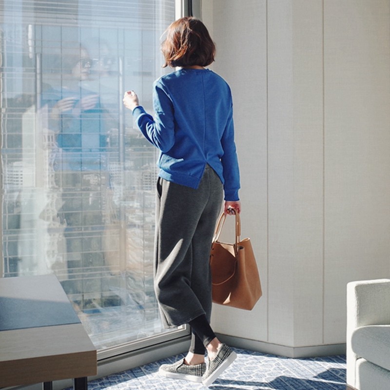 抓绒短款后开叉简约设计保暖卫衣