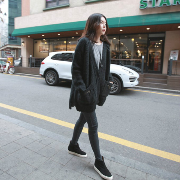 w106韩国女装2026复古宽松开叉口袋拉羊毛毛衣粗棒针开衫女外套春
