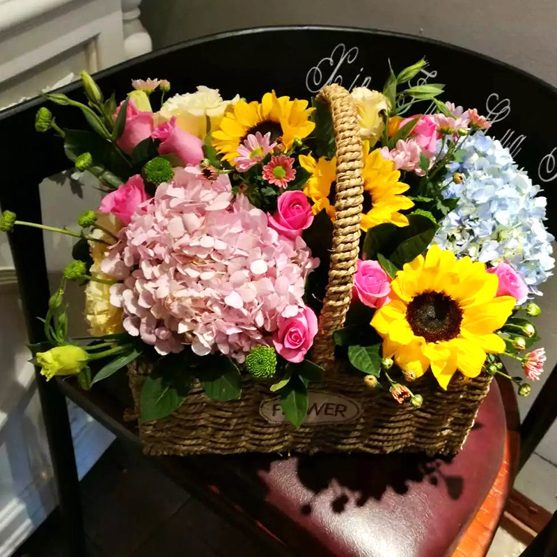 韩式鲜花速递同城向日葵绣球玫瑰生日手提篮成都深圳花店雏菊混搭