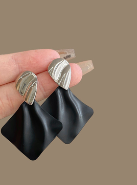 新款潮黑色复古撞色耳环银针高级气质高级感耳坠轻奢时尚百搭耳饰