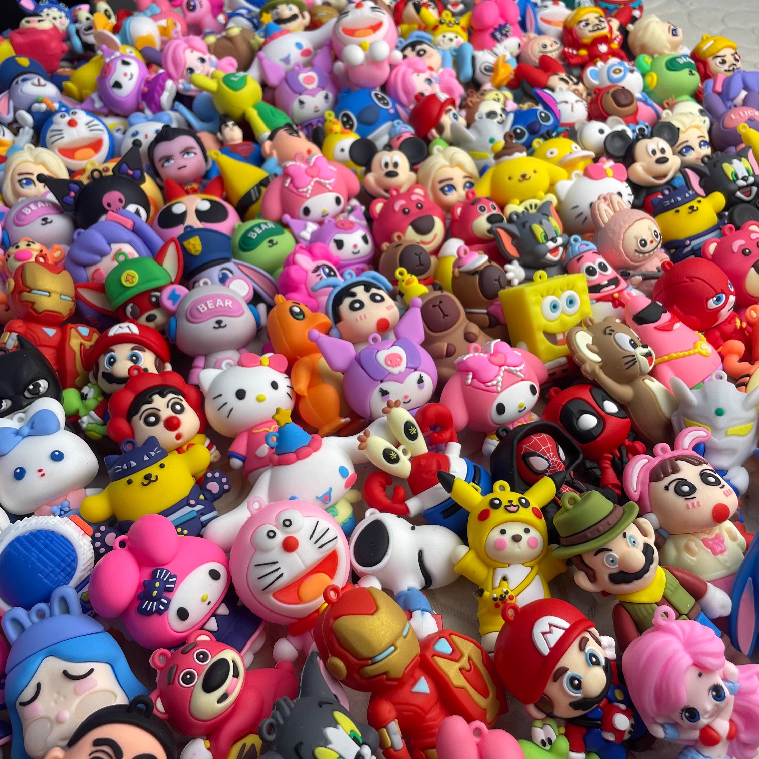 网红潮玩公仔钥匙扣挂件pvc大号立体玩偶娃娃可爱手办盲盒摆地摊