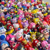 网红潮玩公仔钥匙扣挂件pvc大号立体玩偶娃娃可爱手办盲盒摆地摊