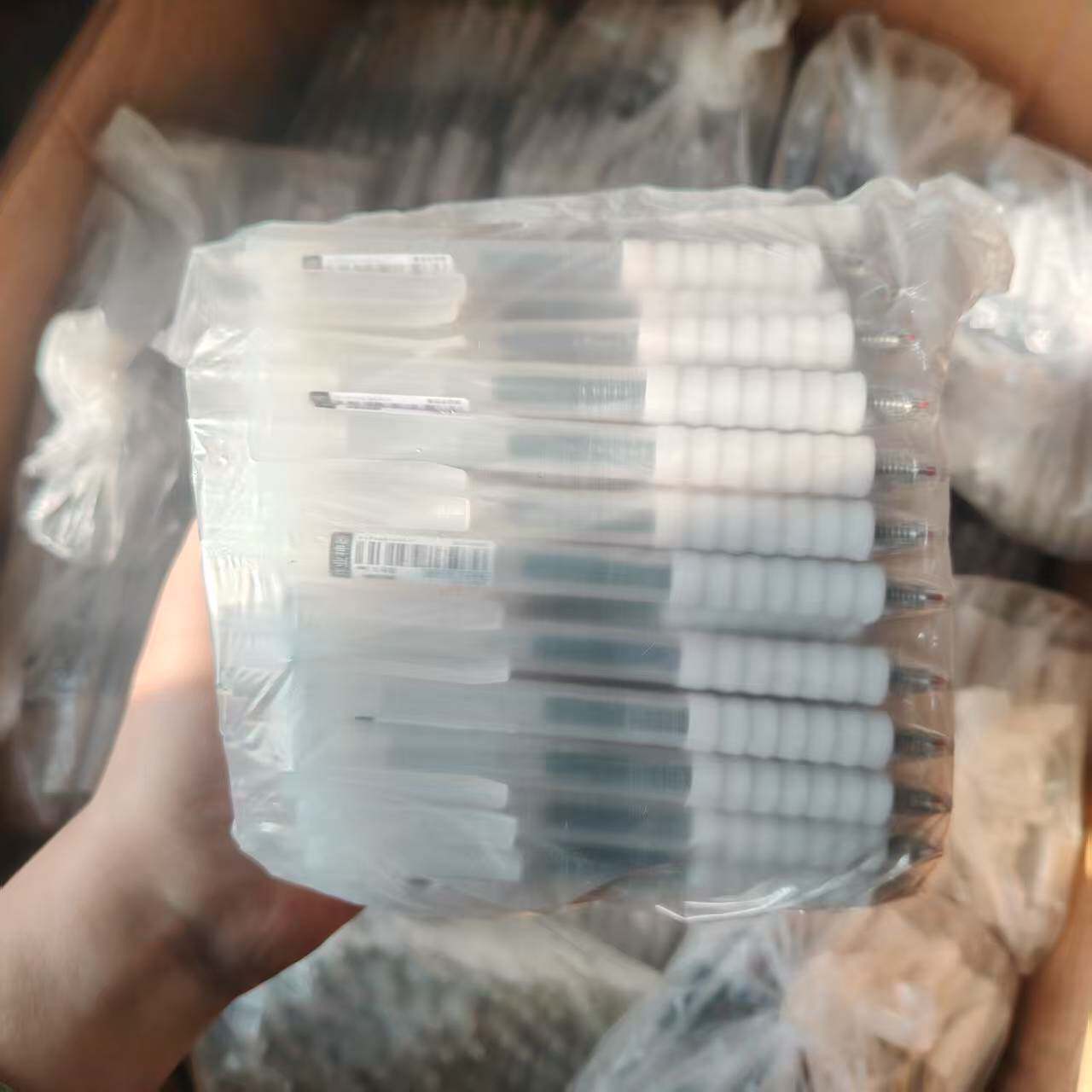 【到手1斤】ST头顺滑不断墨中性笔学生用笔云握刷题笔速干按动笔