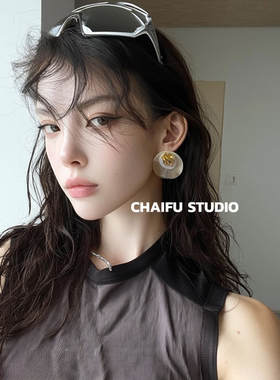 柴夫工作室/R682 天然贝壳圆片几何大耳钉轻奢褶皱金属高级感耳环