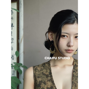 柴夫工作室 港风复古虎眼石串珠耳钉轻奢月牙金箔小众耳环 R694