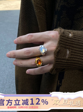 复古蝴蝶环绕立体树脂戒指