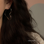 柴夫杂货铺 极简冷淡风金属线形爱心镂空设计感耳钉耳环 E309