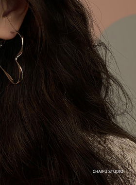 柴夫杂货铺 /E309 极简冷淡风金属线形爱心镂空设计感耳钉耳环