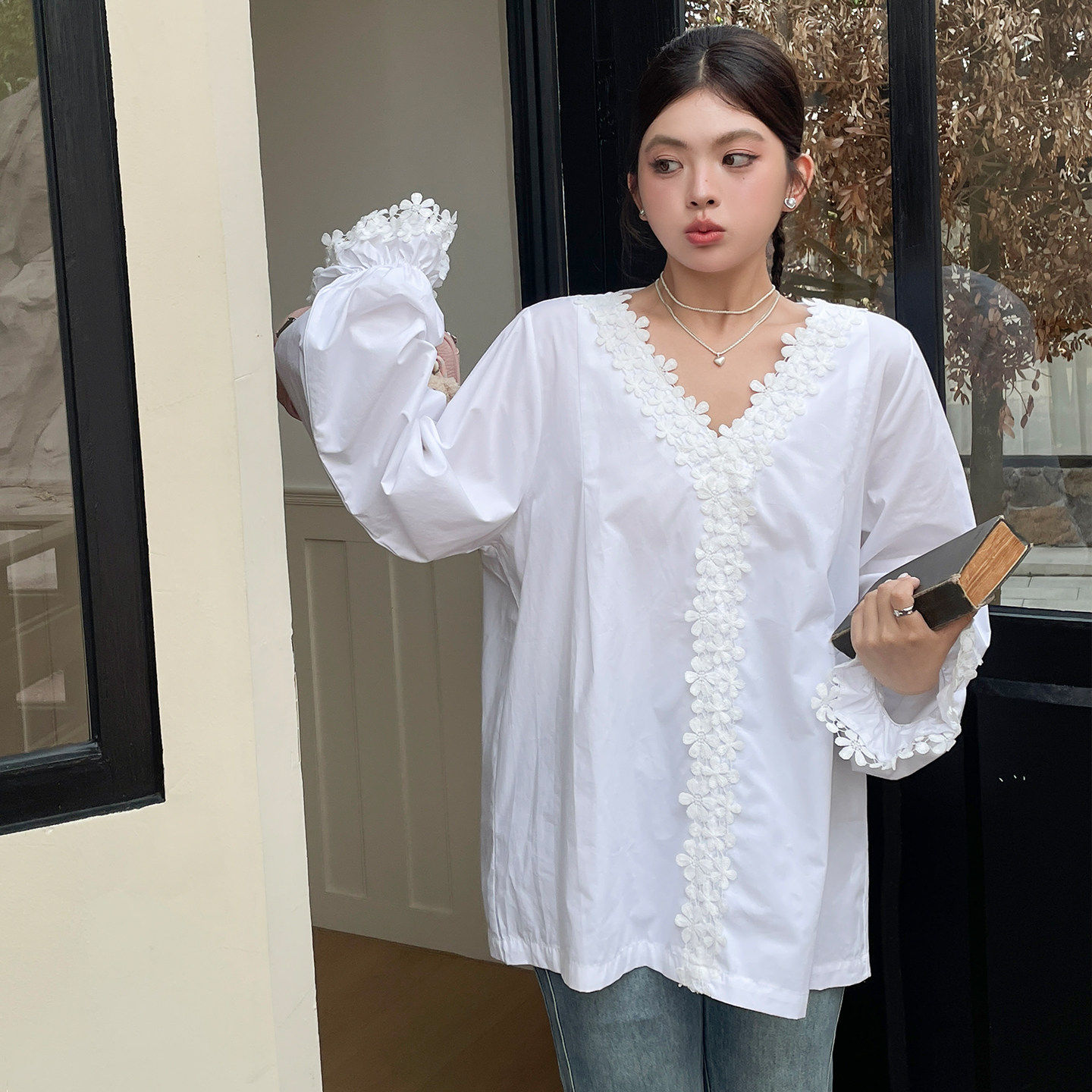 春季大码女装超好看独特漂亮气质上衣胖mm法式v领花边巨遮肚衬衫