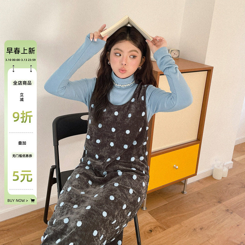 2026超火穿搭连衣裙一整套装大码胖mm打底衫波点丝绒背带裙两件套