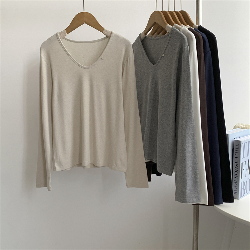 纯色莫斯绒贝壳扣长袖T恤纯欲V领露锁骨春秋宽松懒惰风垂感上衣潮