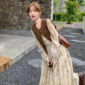 独特绝美碎花连衣裙套装女2025春季新款温柔风气质显瘦马甲两件套图片