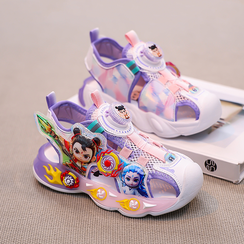 哪吒凉鞋女童夏款2025新款儿童时尚软底沙滩鞋运动凉拖女孩亮灯鞋