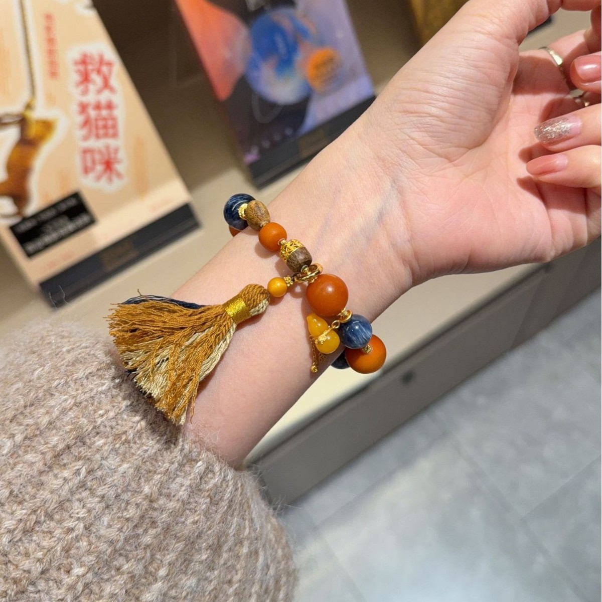 天然俄料鸡油黄蜜蜡橘皮老蜡单圈蓝晶石手串流苏沉香可过抖音基地