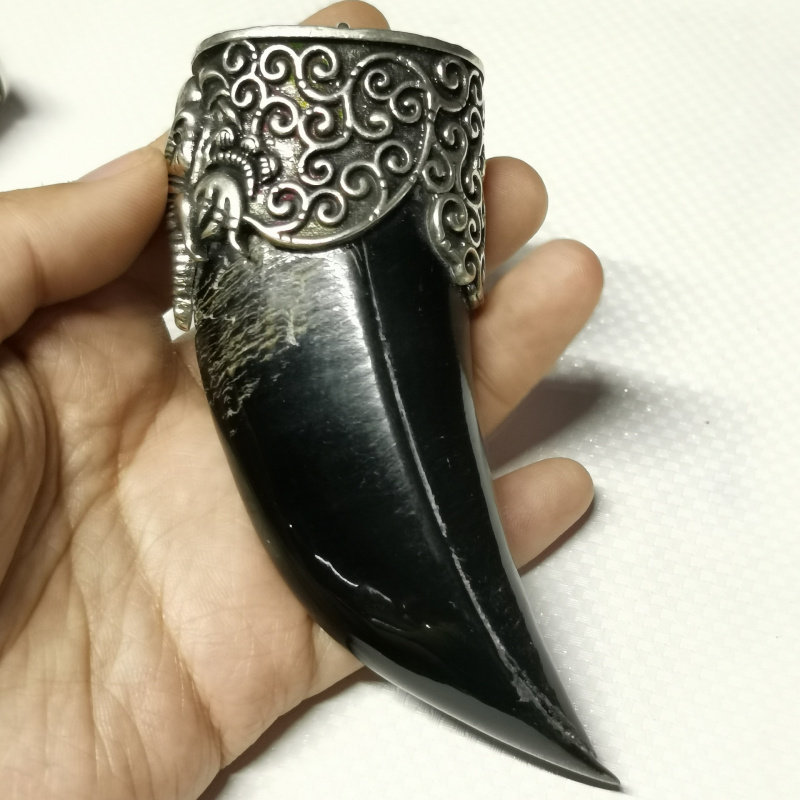 文玩黑牛角雕刻镶嵌手把件
