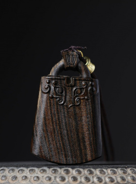 工厂批发直销沉香木雕平安锁吊坠