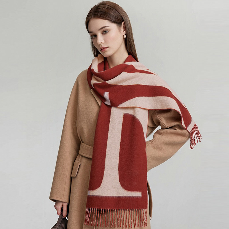 织锦楼100%绵羊毛字母提花保暖围巾外搭装饰小披肩礼盒装