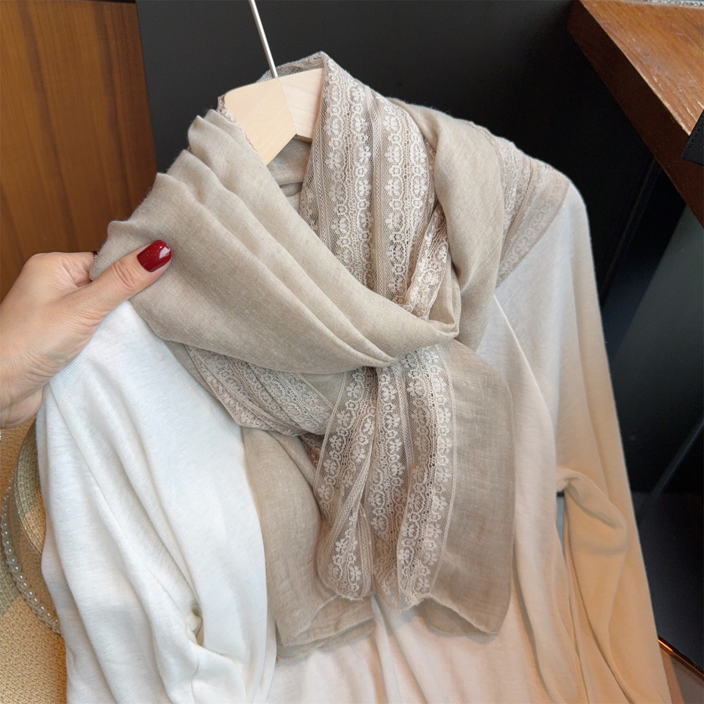 拼接蕾丝纯色棉麻围巾女秋冬季百搭薄款保暖纱巾长款披肩丝巾两用