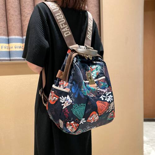 轻便时尚旅游双肩包女2026新款洋气女士背包高颜值超火外出防水大