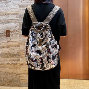 高颜值旅行双肩包女2026新款时尚牛津布休闲女士背包洋气旅游包大