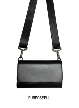 purposeful 极简帅气斜挎包包