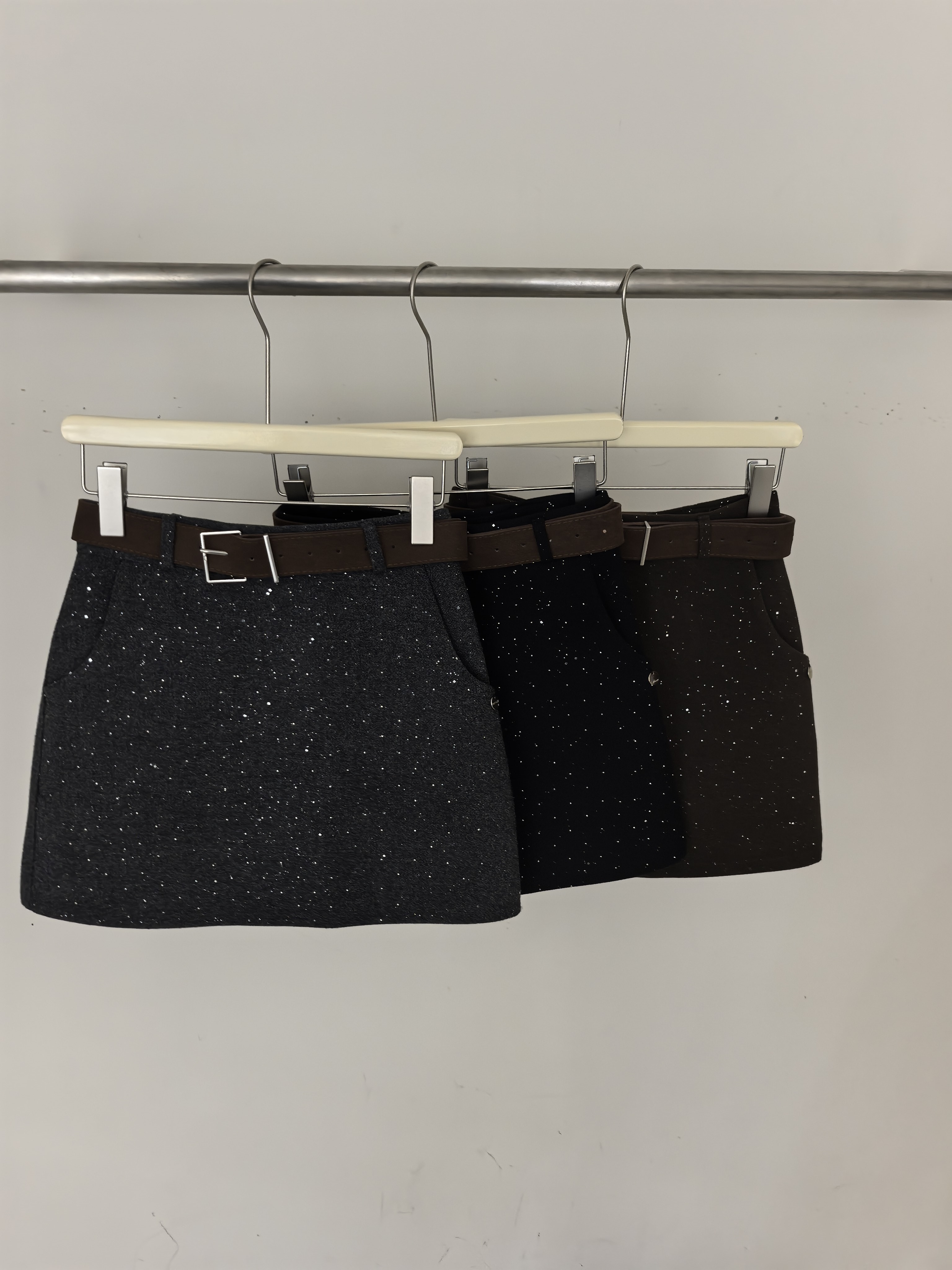 0C 0C2025冬季新款女装黑色高腰宽松休闲女半身裙百搭显瘦保暖裙