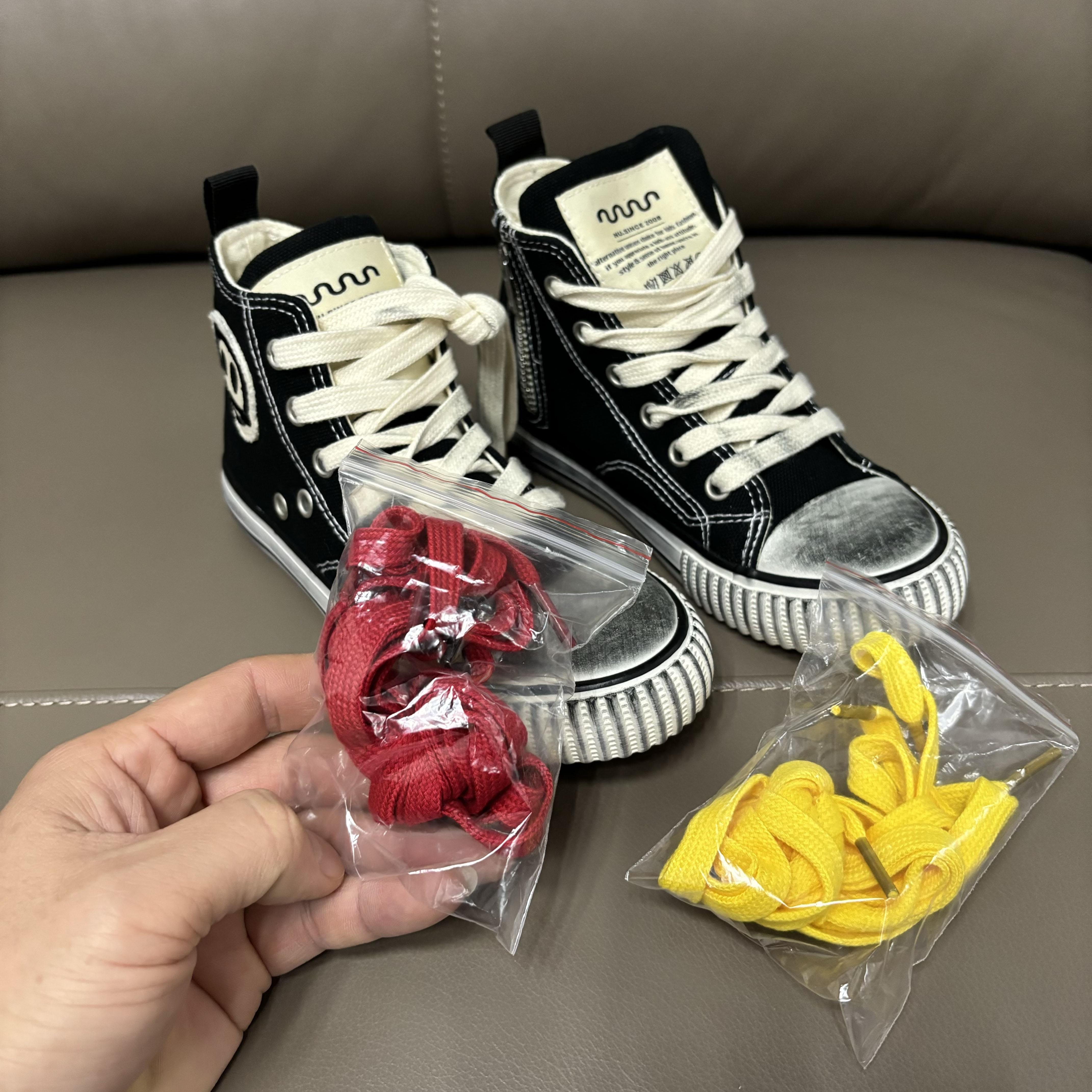 新款日常笑脸青少年刺绣板鞋