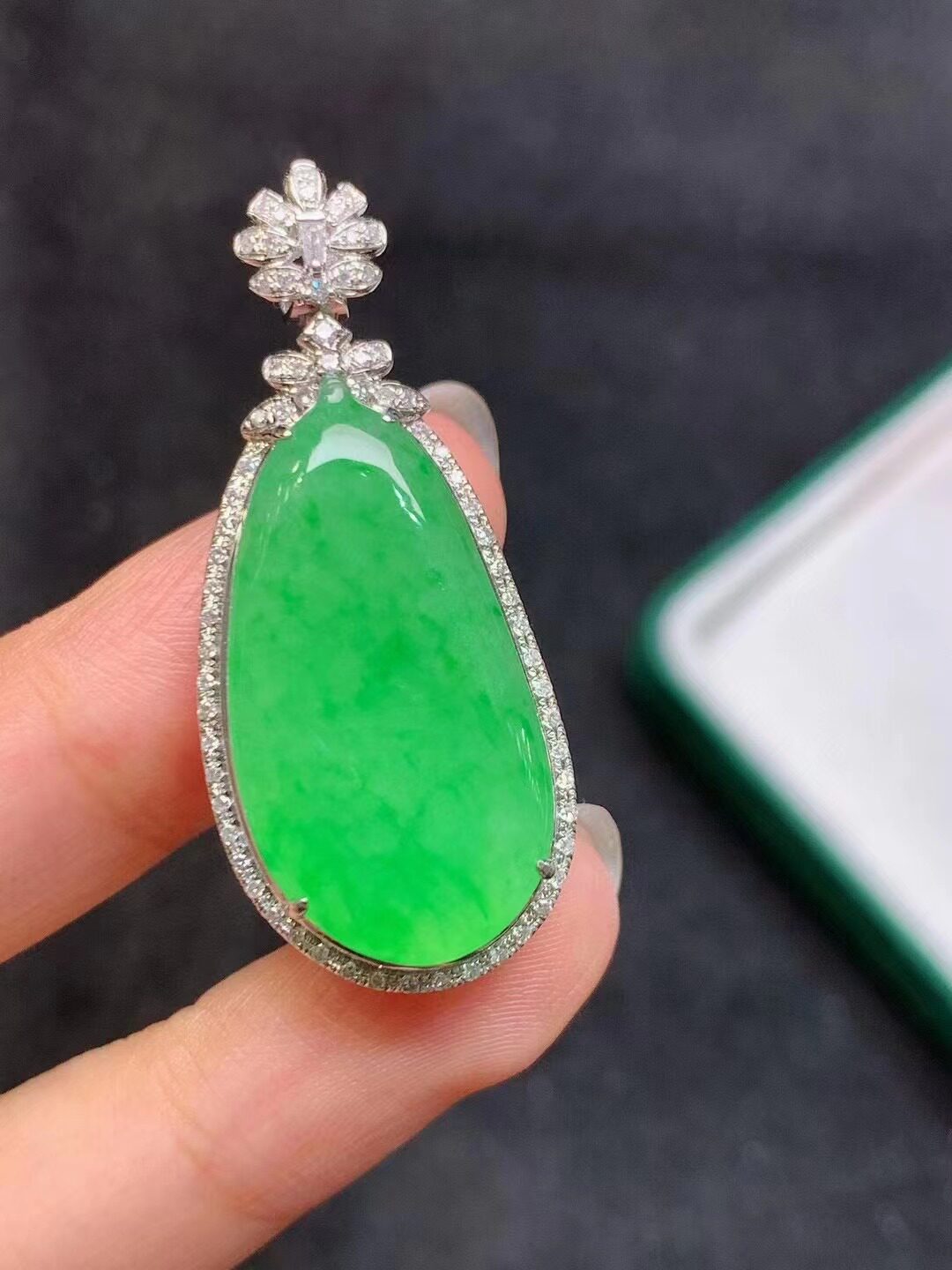 伟德国际翡翠吊坠什么款式