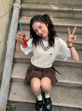 清仓不退不换 复古学院风刺绣V领针织马甲女2024冬百搭毛衣上衣