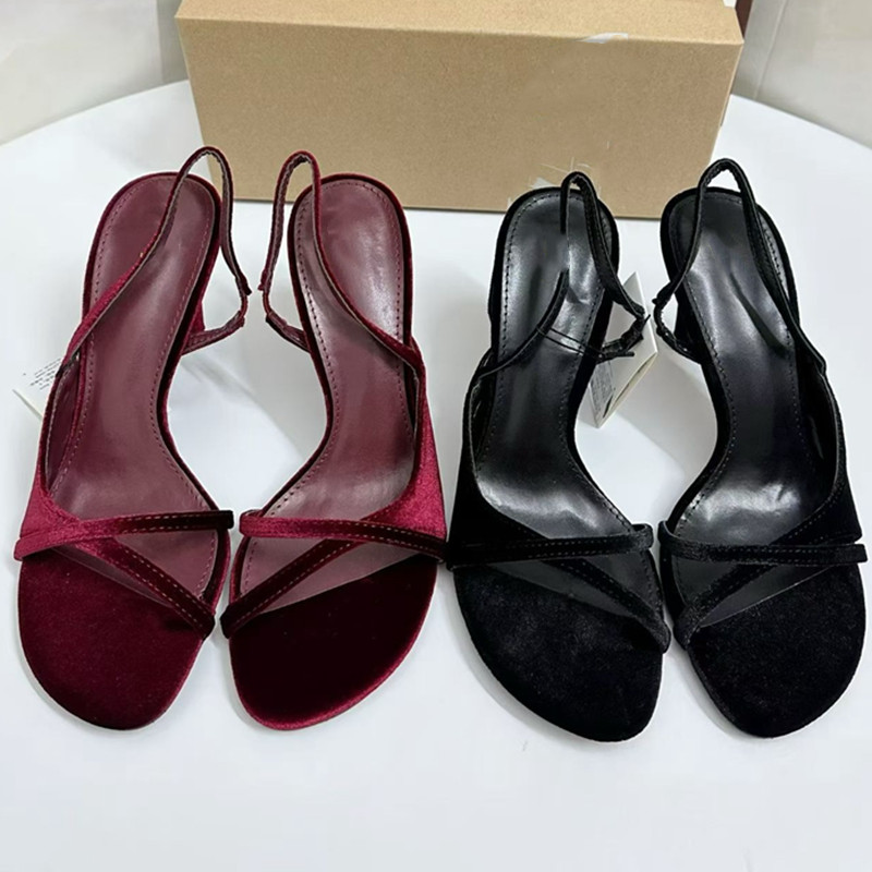 西班牙2026春季新品一字带中空女鞋天鹅绒效果圆头细高跟欧美凉鞋