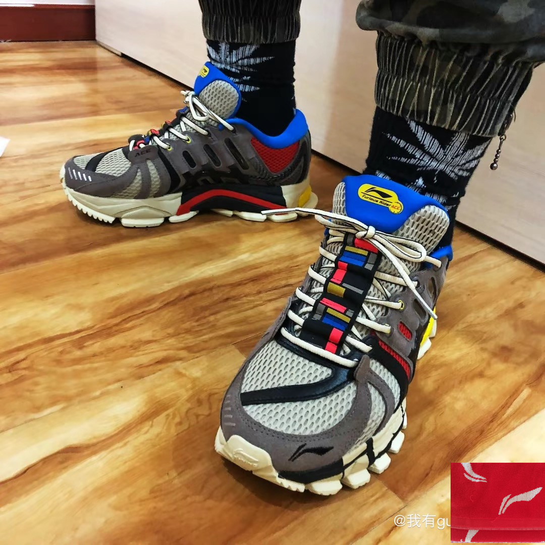 中国李宁男系带巴黎时装周休闲鞋