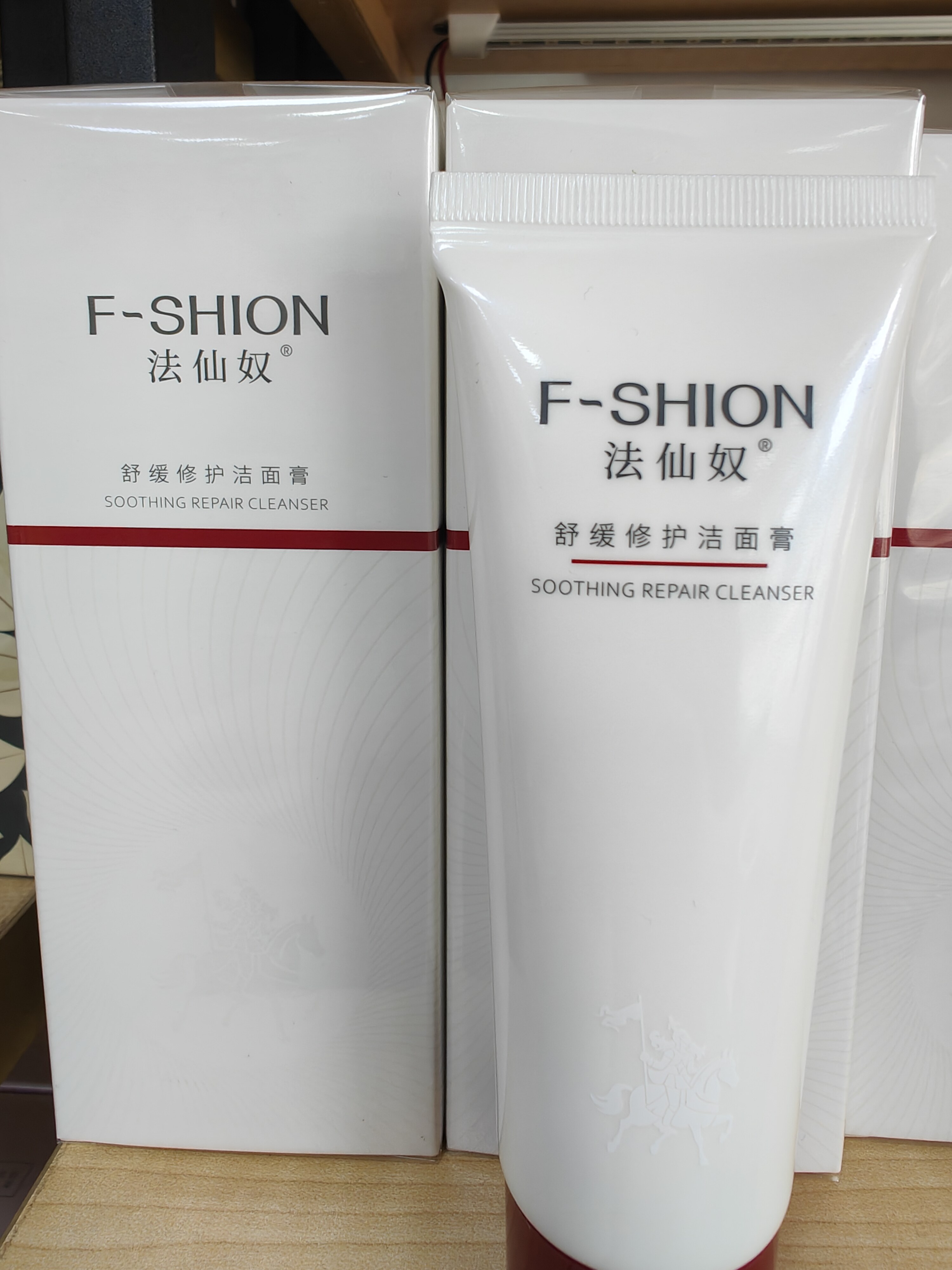 法仙奴舒缓修护洁面膏100g 洁面