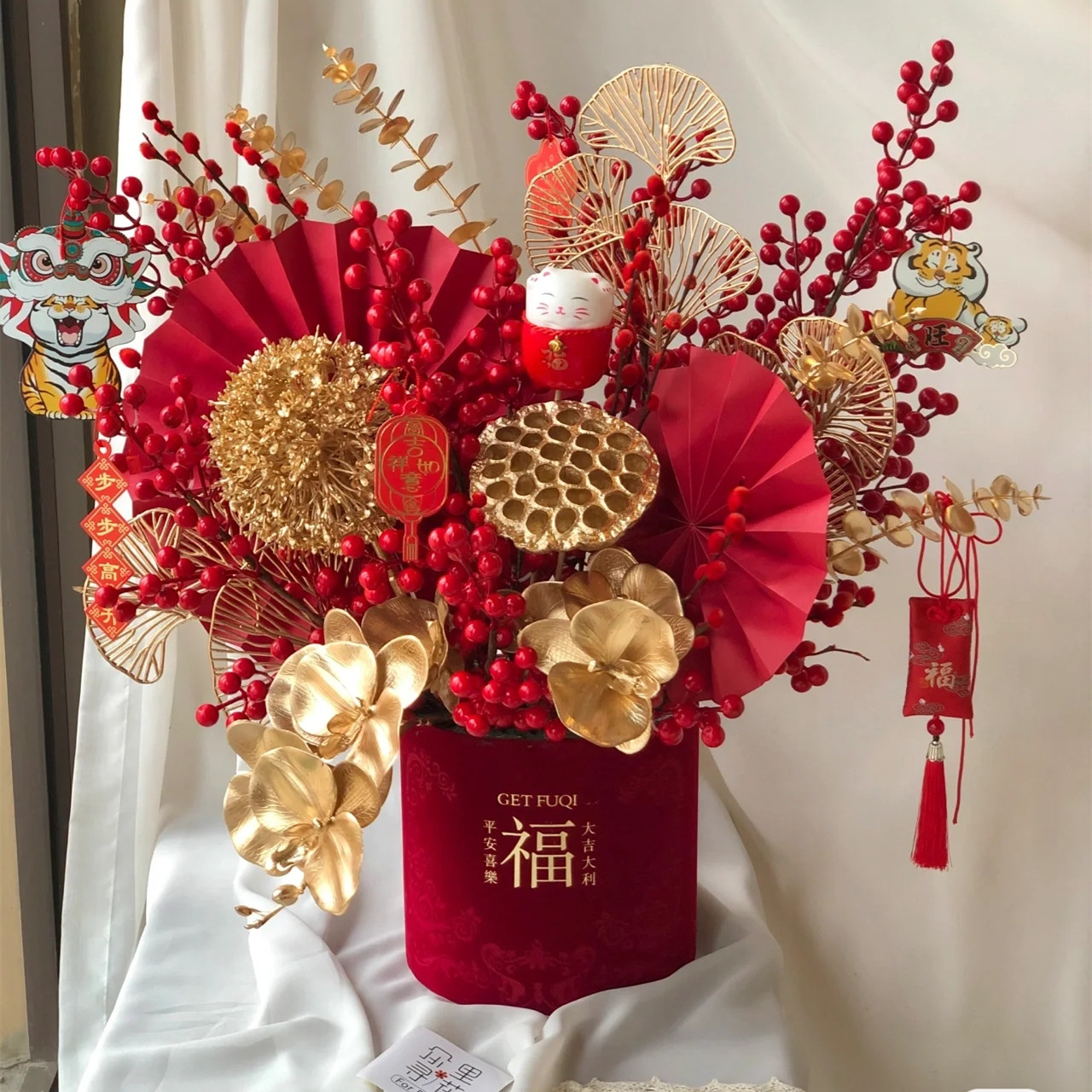 新年福桶圆形抱抱桶红色绒布花筒冬青年宵花插花盒网红鲜花礼盒