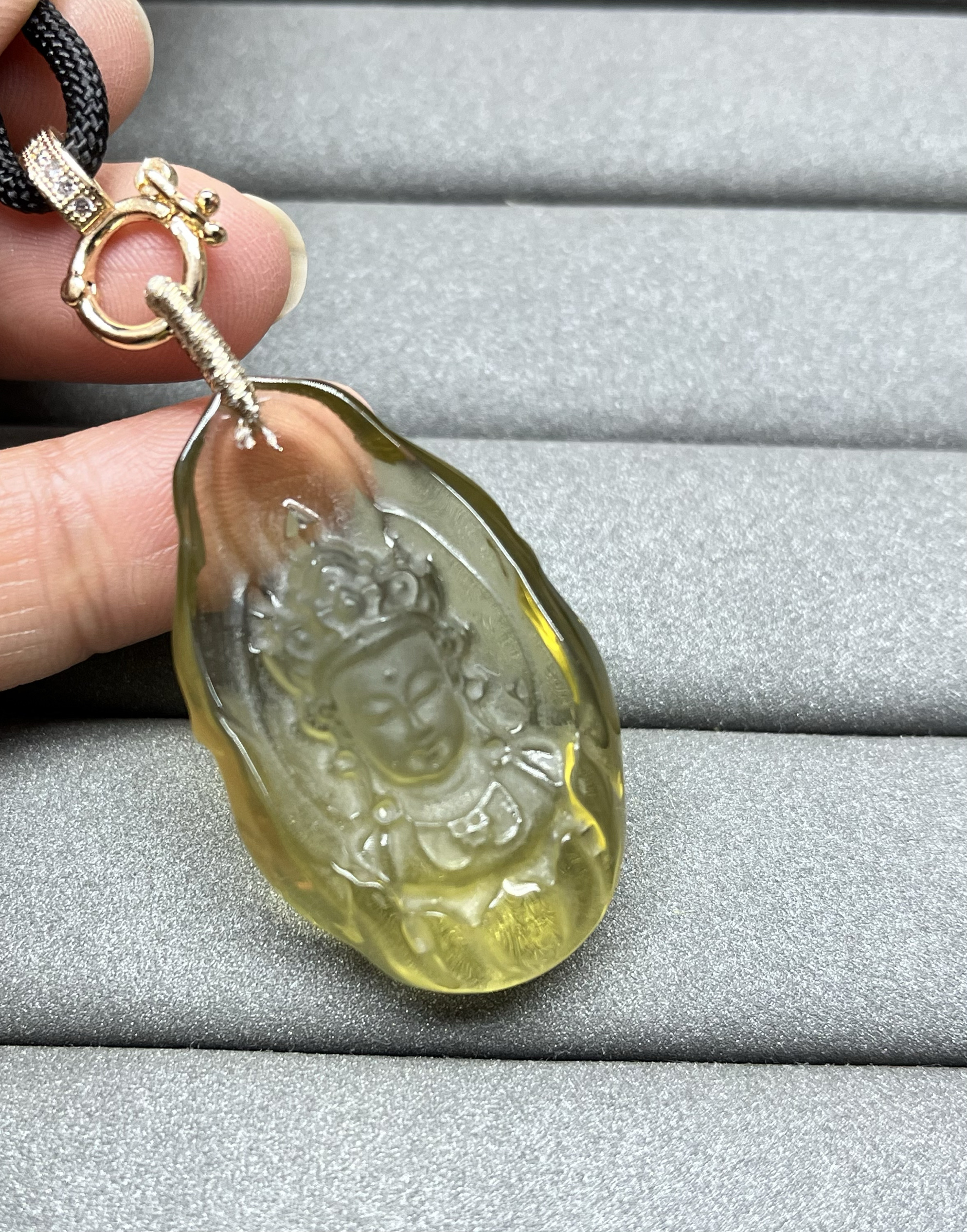 天然黄水晶观音菩萨吊坠本命年护身符佛像挂件男士女款项链饰品