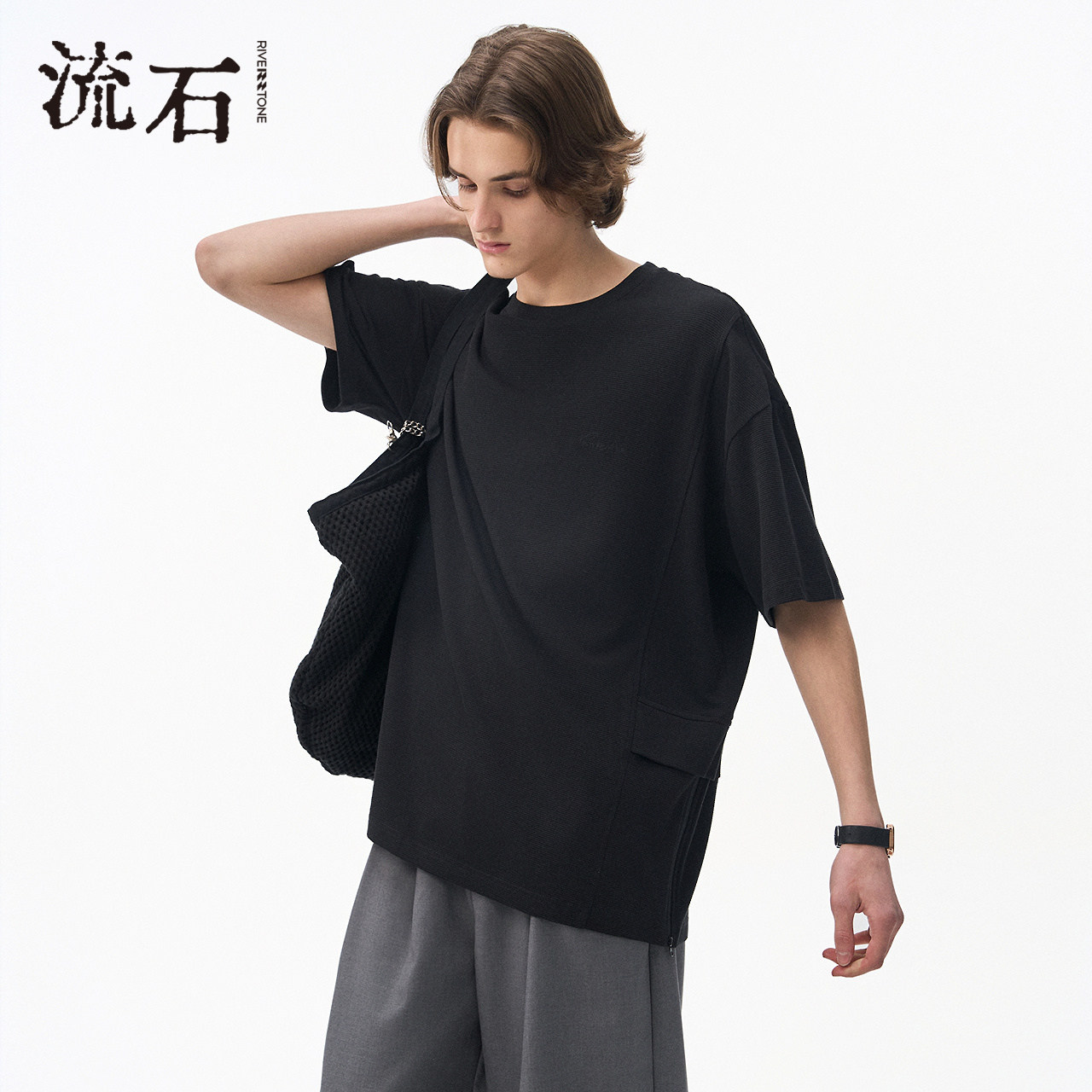 流石男装斜纹拼接短袖T恤衫2026年夏季新款男士黑色刺绣贴袋上衣
