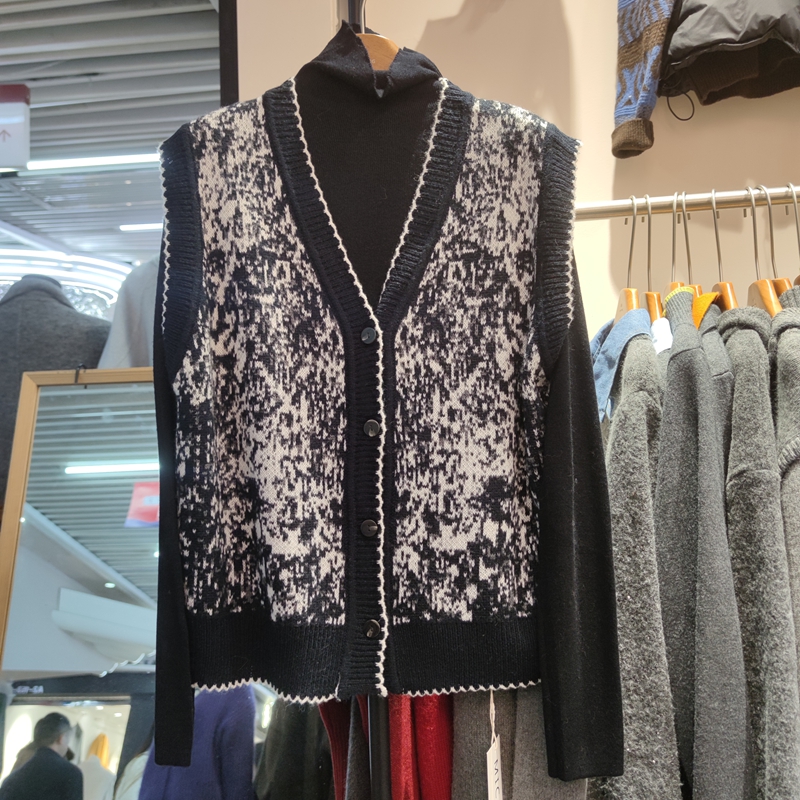 62060秋冬新款女堆堆领长袖打底针织衫花色针织马甲两件套装